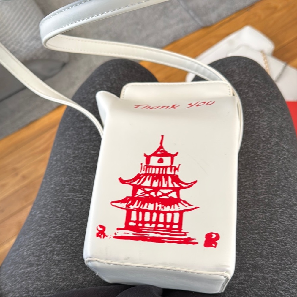 White and Red Pagoda Print Women's Bag